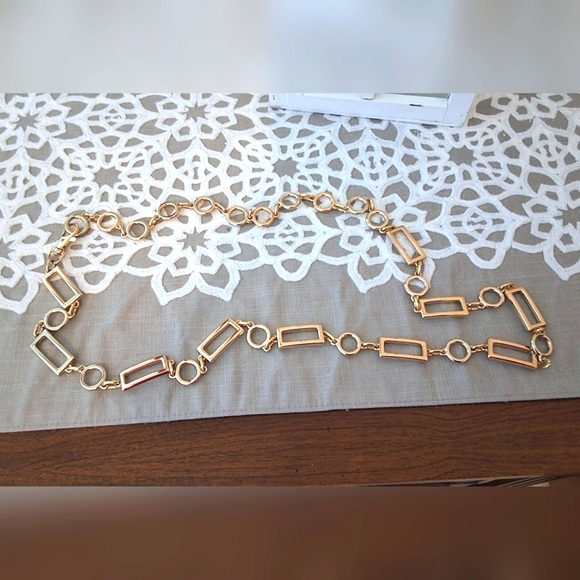 💥SALE💥Beautiful Bright Gold Chain Fashion Belt - Picture 2 of 6